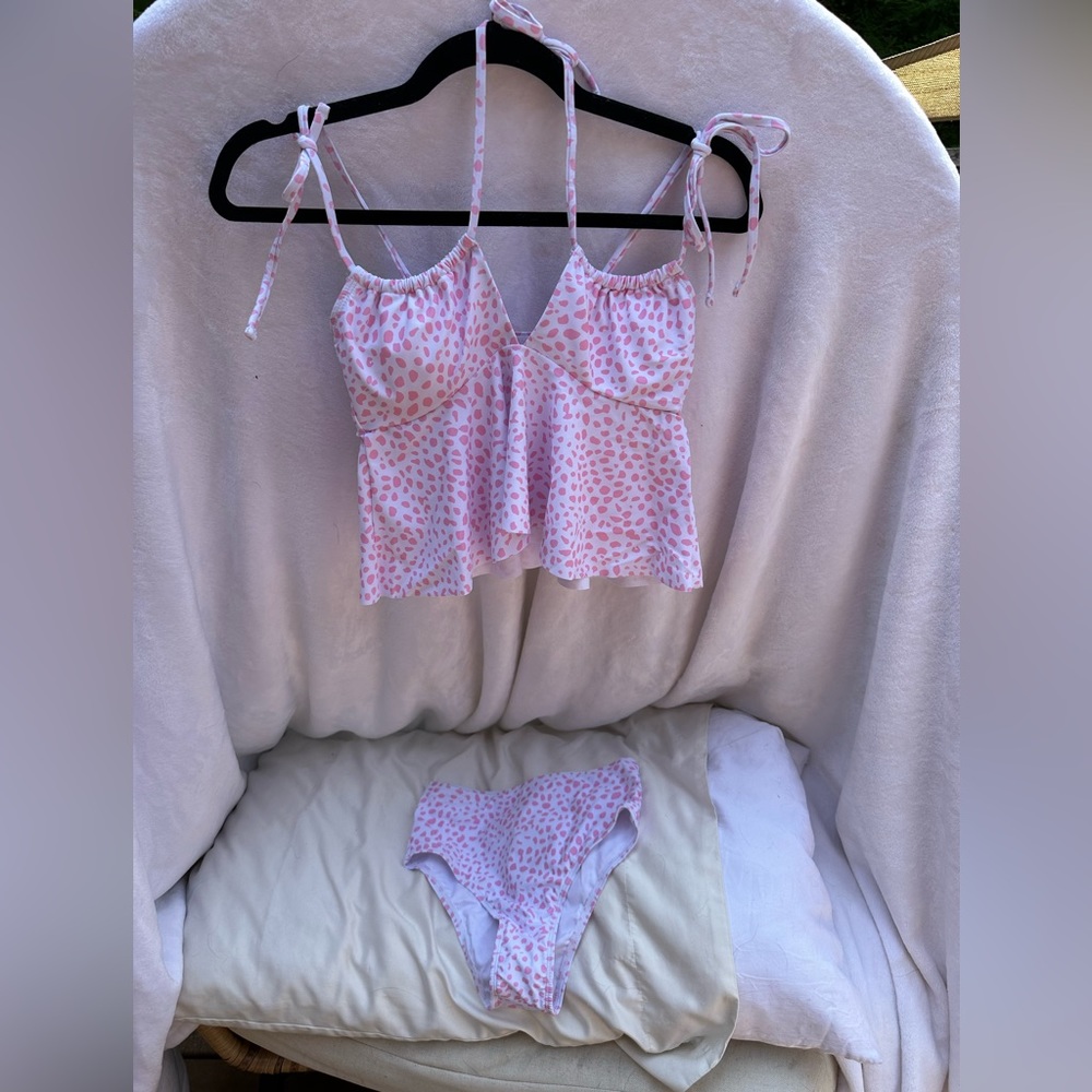 NEW!  Adorable pink animal print like tankini!‎